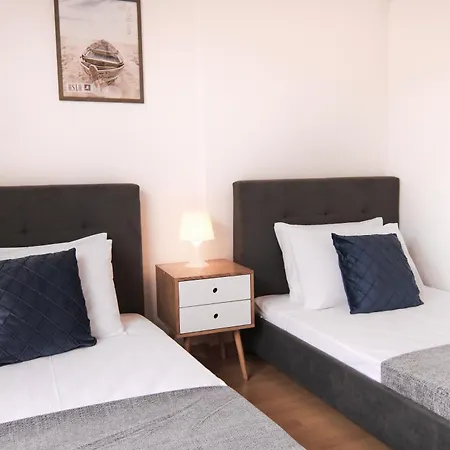 Phaedrus Living: Beachfront Morona * Kato Yialia