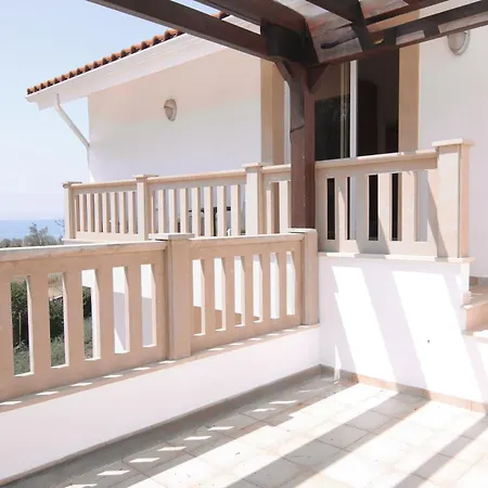 Phaedrus Living: Beachfront Morona Kato Yialia