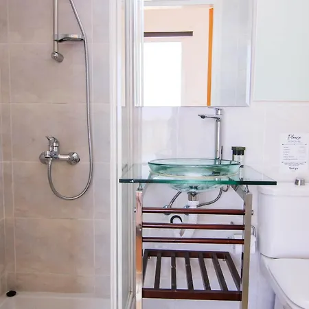 Phaedrus Living: Beachfront Morona Villa *